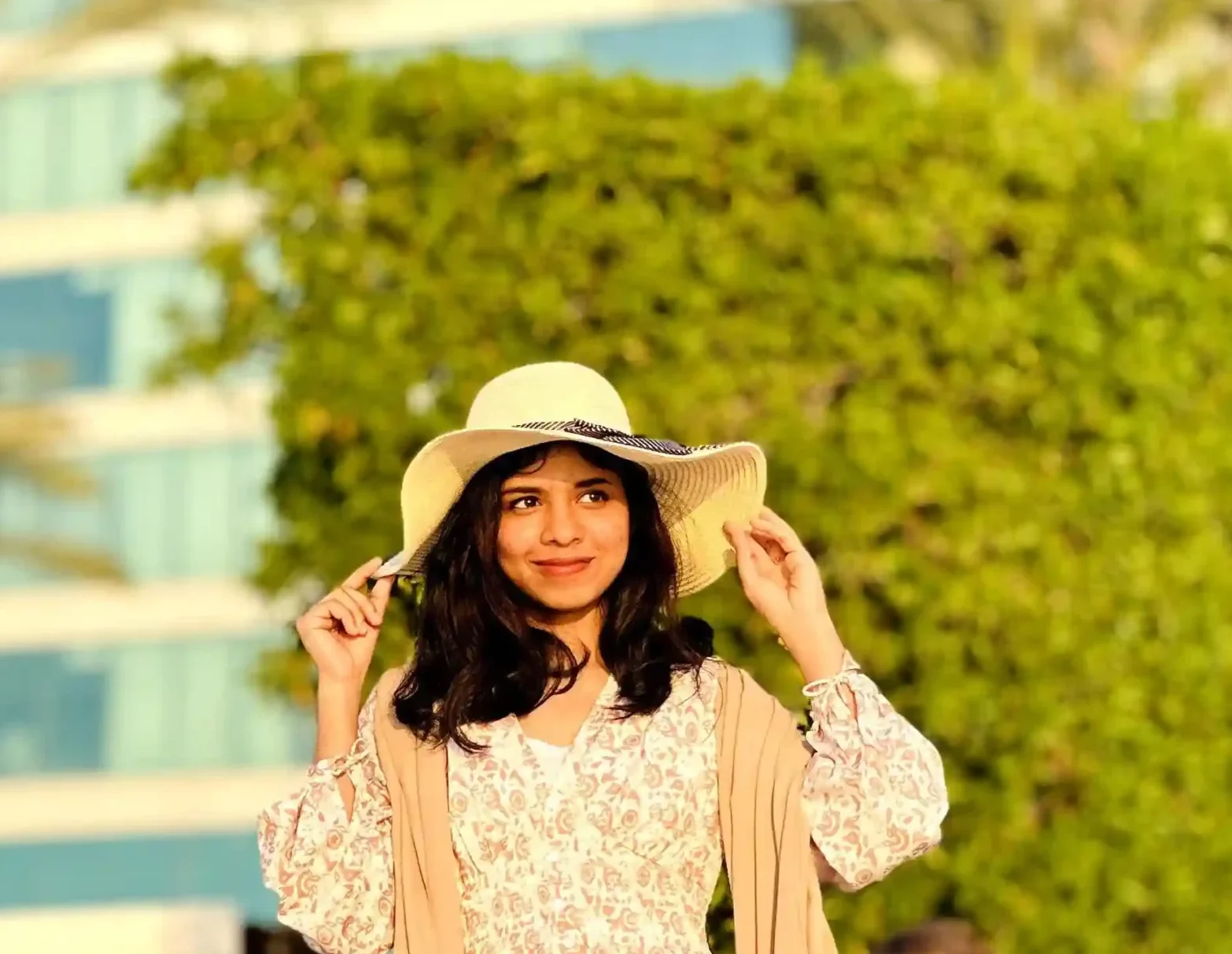 A young girl standing, representing a freelance digital marketer in Thrissur.
