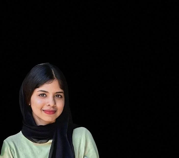 A young woman with a black headscarf smiles, representing the best freelance digital marketer in Thrissur.